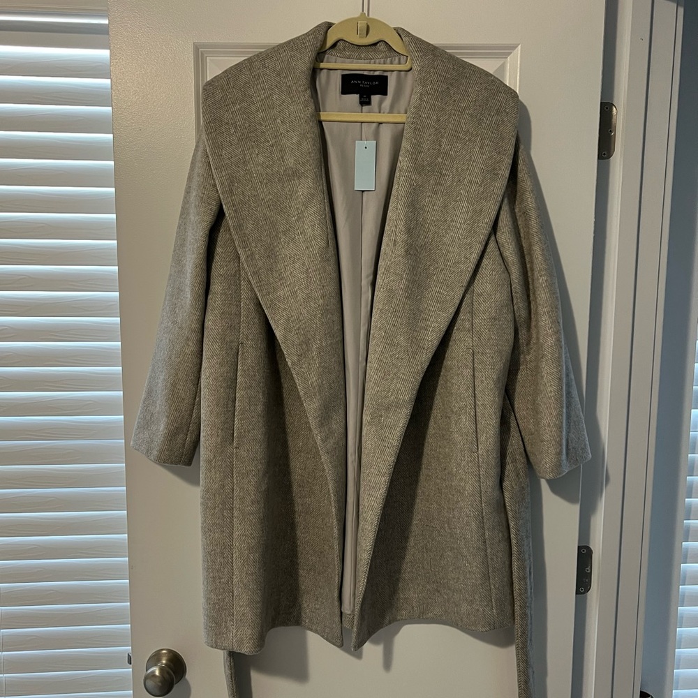 Ann Taylor grey chevron coat with tie MP